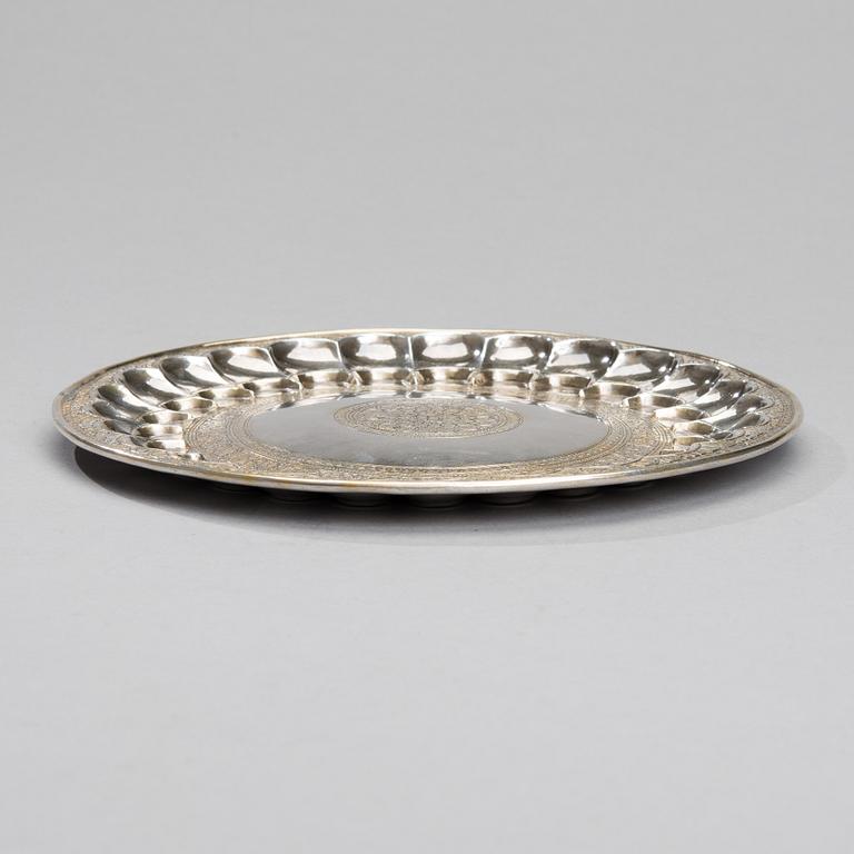 TALLRIK, silver samt förgyllt silver, Indien, 1800-tal. Vikt ca 279 g.