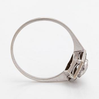 An 18K white gold ring with old-cut diamonds ca. 0.81 ct in total. Veikko Kalevi Piirainen, Helsinki 1974.
