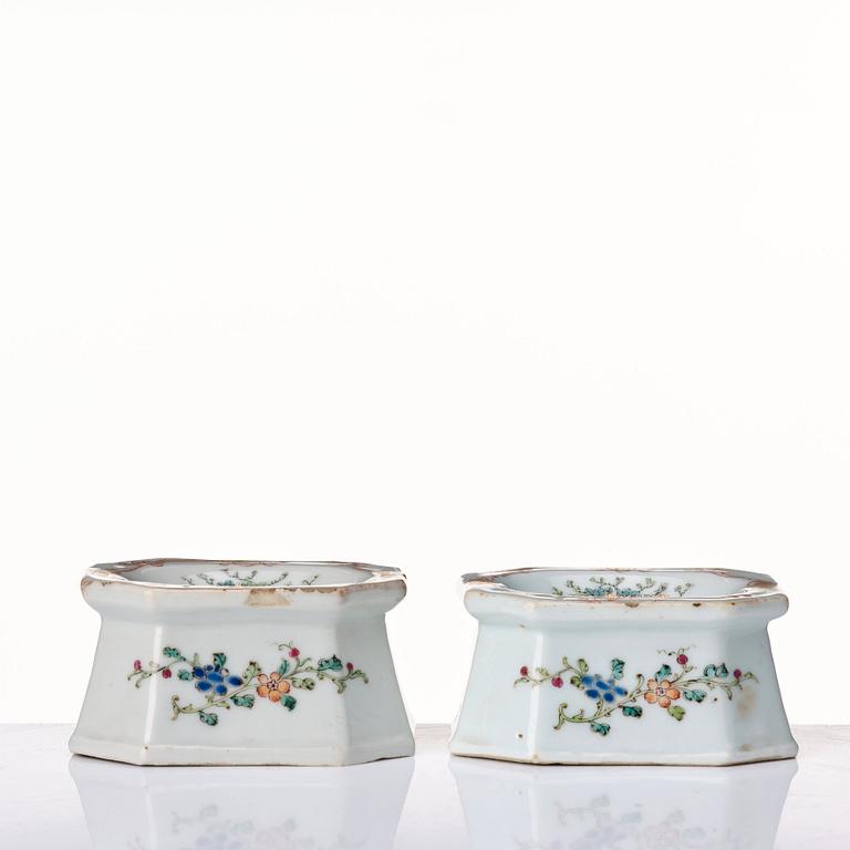 A pair of famille rose armorial salts, Qing dynasty, Qianlong (1736-95).