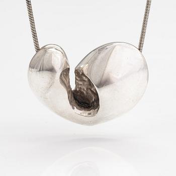 Paul Havgaard, Halsband "Med kärlek", sterlingsilver. Lapponia 1974.