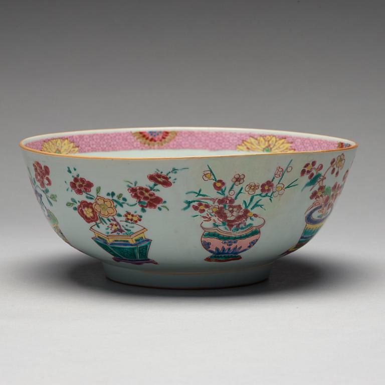 A famille rose punch bowl, Qing dynasty, Qianlong (1736-95).