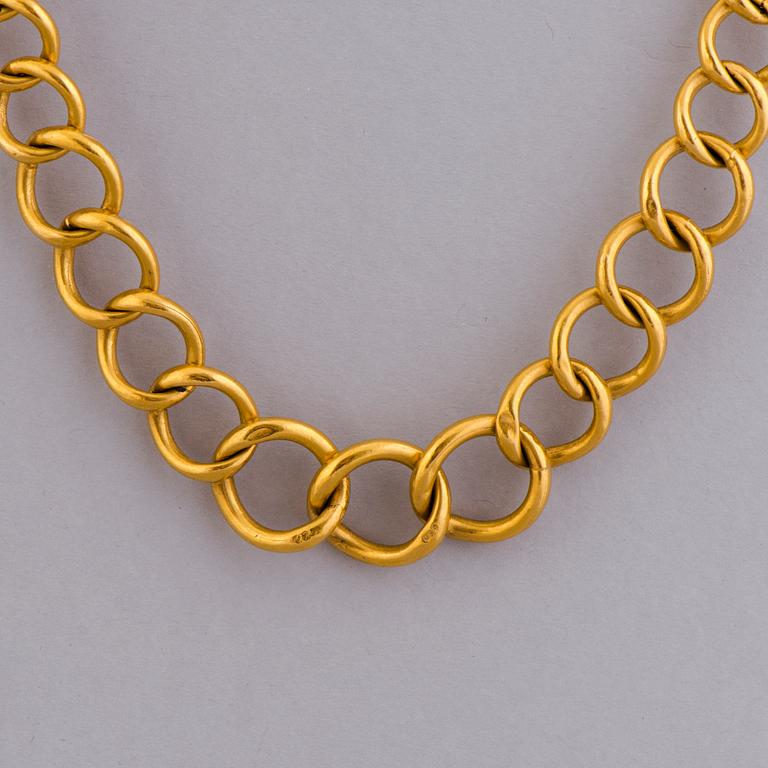 A NECKLACE, 22 K gold.