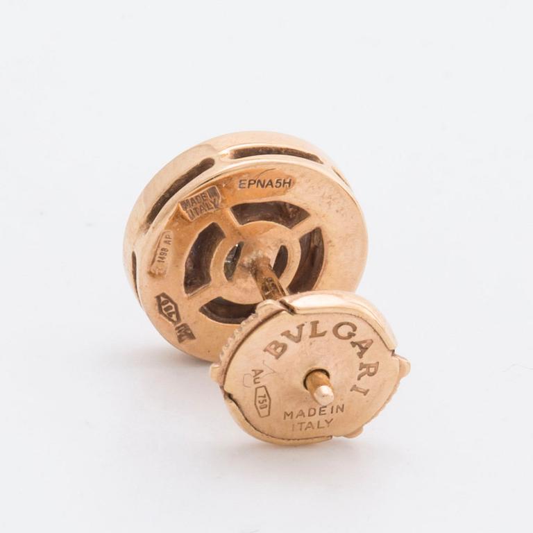 BVLGARI ÖRHÄNGEN 18K guld med 2 briljanter ca 0,40 ct totalt, "B.B." design, original ask och certifikat.