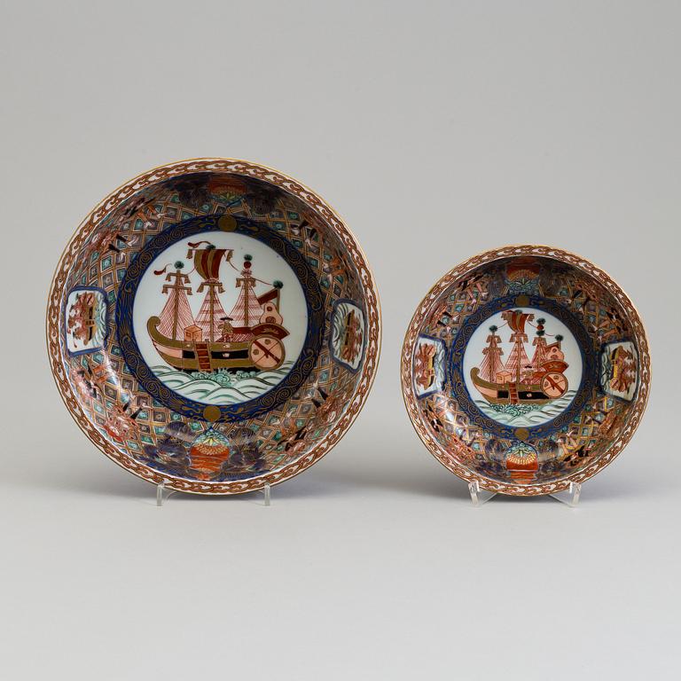 Two imari porcelain bowls, Japan, 20th century.