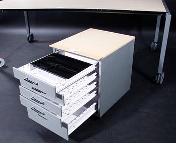 SKRIVBORD samt HURTS. Design: Vivero, Finland.