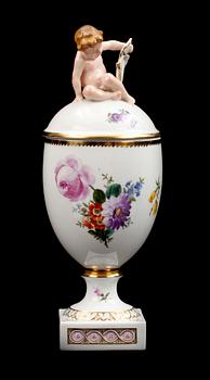 URNA MED LOCK, porslin, Royal Copenhagen, 1900-talets andra hälft.