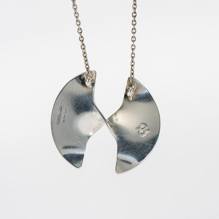 HALSSMYCKE, silver. Pekka Piekäinen, Auran Kultaseppä, Åbo 1975. Vikt ca 30,1 g.