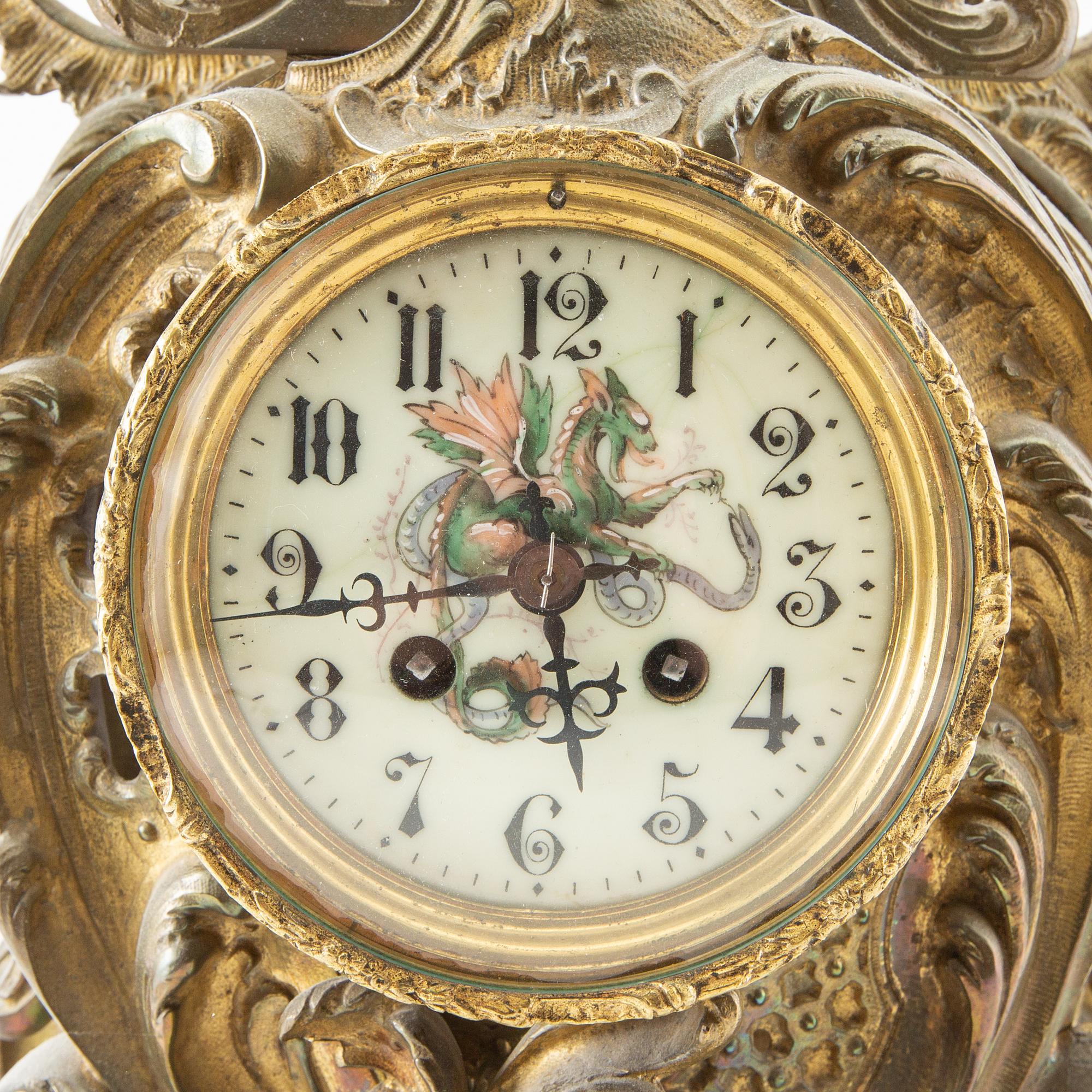 Bordspendyl Louis XV-stil 1900-talets första hälft.