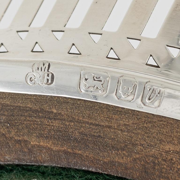 Underlägg, ett par, silver och trä, M.C. Hersey & Son Ltd, London, England, 1995.