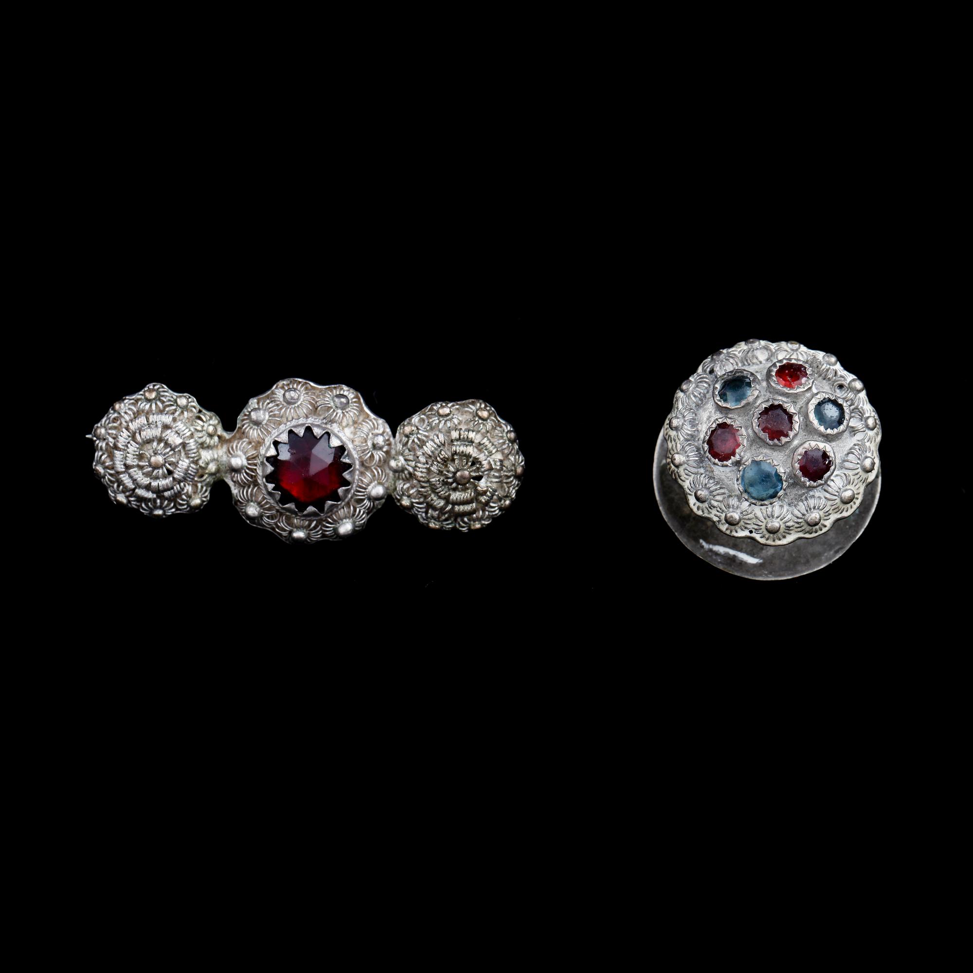 GARNITYR, 4 delar, silver, Johanson & Pira, Karlskrona, 1886. Total vikt ca 114 g.