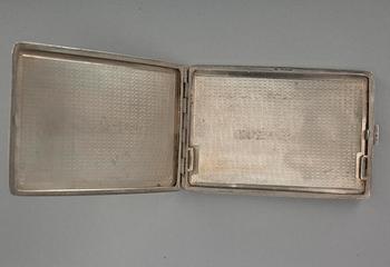 CIGARETTETUIER, 2 st, silver, svenska importstämplar samt Finska Guldsmeds AB, Åbo 1946. Tot. vikt 245 g.