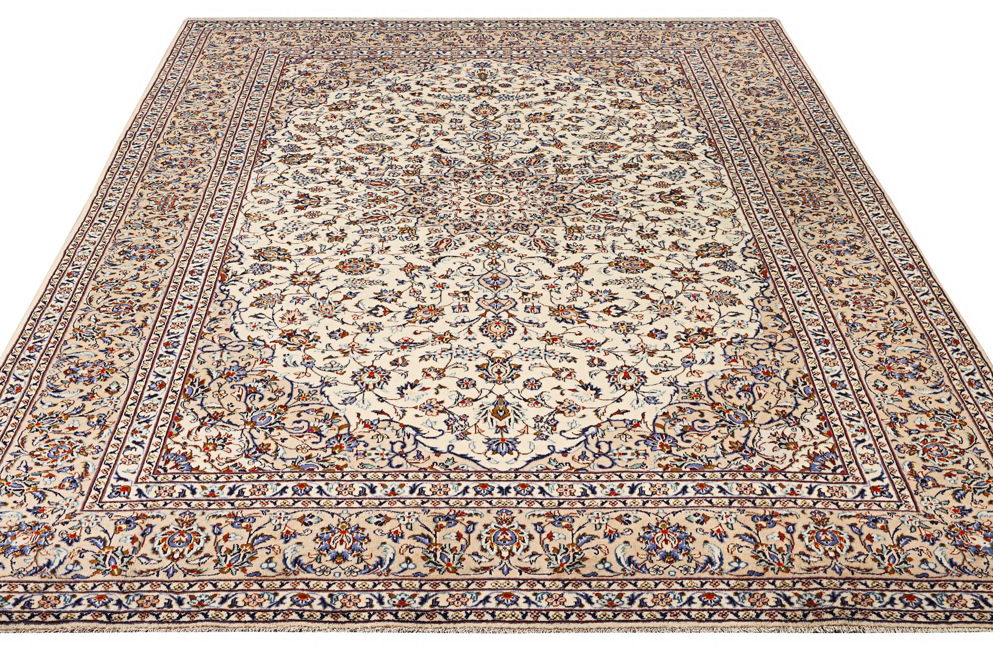 A Kashan carpet, a. 405 x 295 cm.