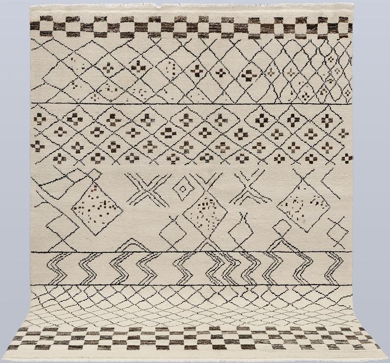 A Moroccan rug, approx. 204 x 152 cm.