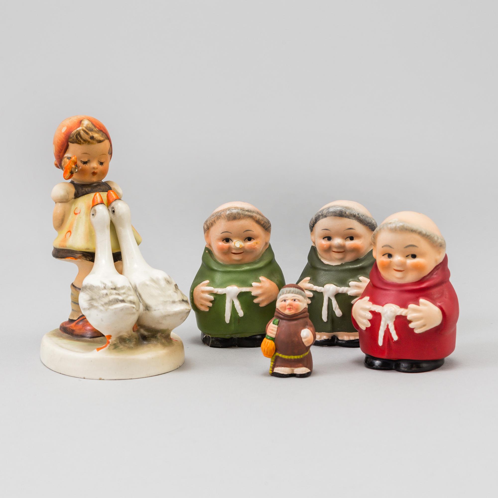 FIGURINER, SENAPSBURK, SALTSTRÖARE, SPARBÖSSA, PEPPARSTRÖARE & KANNOR, 44 st, porslin, Goebel, 1900-talets andra hälft.