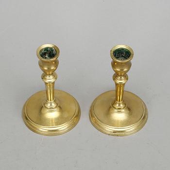 LJUSSTAKAR, ett par, mässing, 1800-tal.