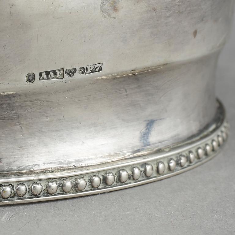 FLAKONGER, silver samt kristall, varierande mästare. 1917.