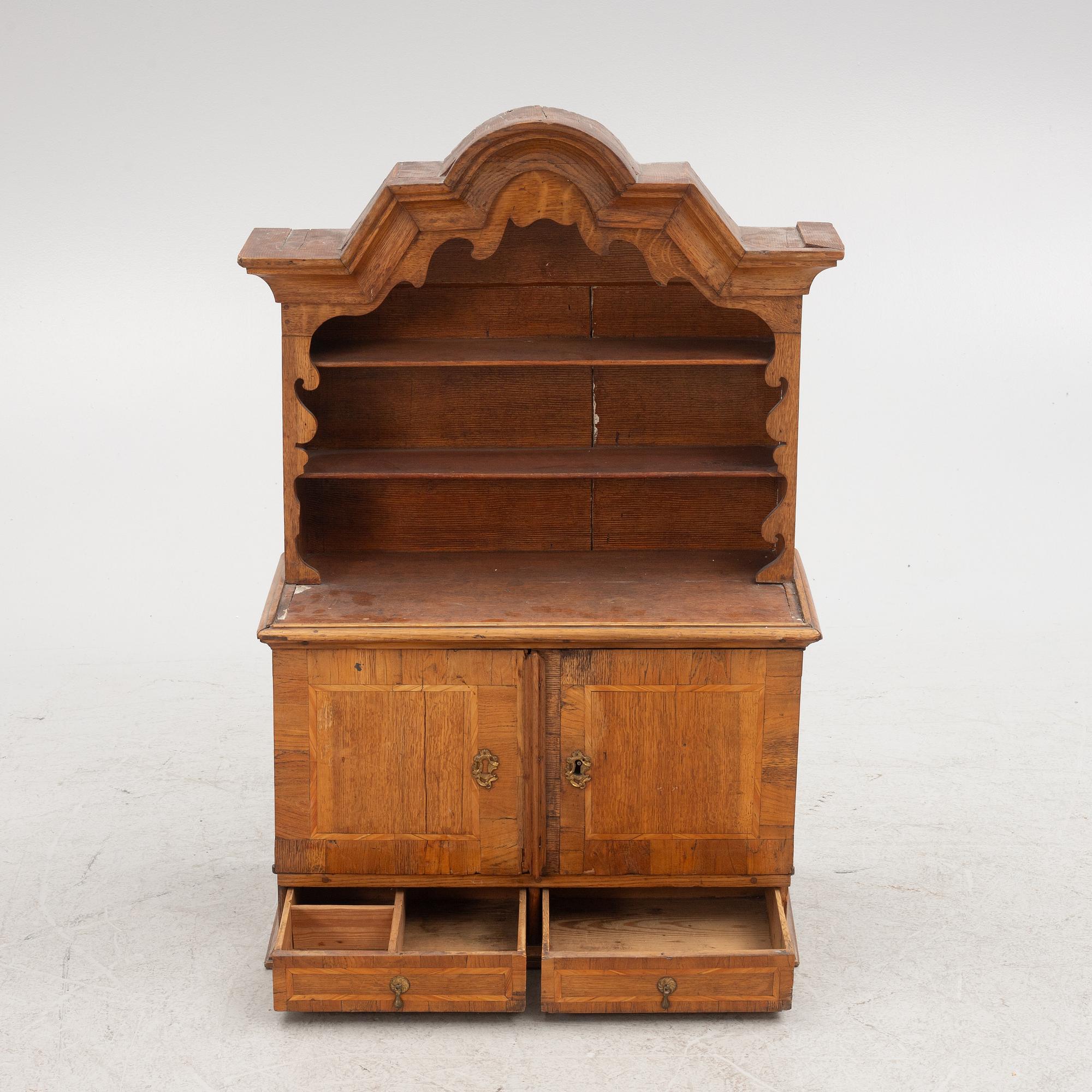 Hängskåp, 1700-talets första hälft, Senbarock.