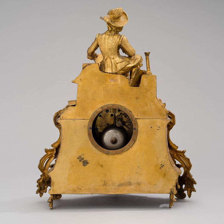 A MANTLE CLOCK, gilt bronze ca 1850.