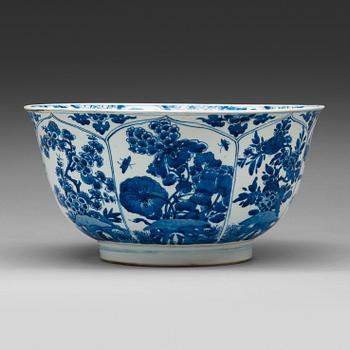 319. A blue and white punch bowl, Qing dynasty, Kangxi (1662-1722).