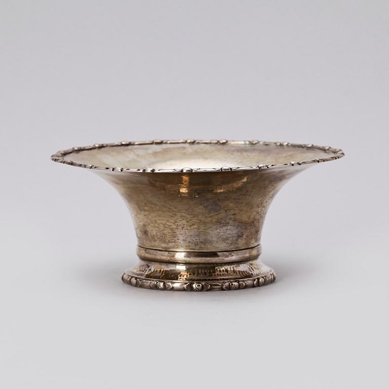 SKÅL PÅ FOT, silver, Danmark, kontrollstämpel Christian F Heise, 1924.  Vikt  239g.