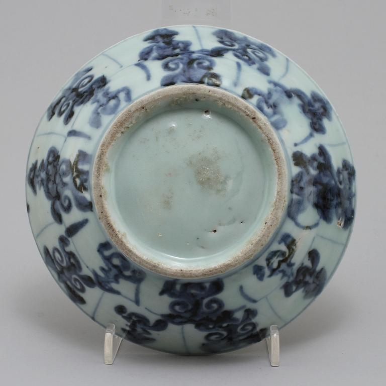 SKÅLAR, 2 st, samt BOJAN, porslin, Kina samt Japan, 1800-tal.