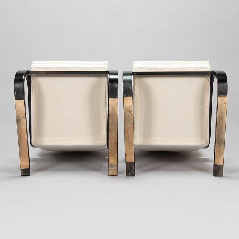 Alvar Aalto, A pair of mid-20th century '34/401' armchairs for  O.Y. Huonekalu- ja Rakennustyötehdas A.B. Finland.