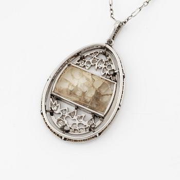 Fabergé hänge med kedja, design Alma Pihl.