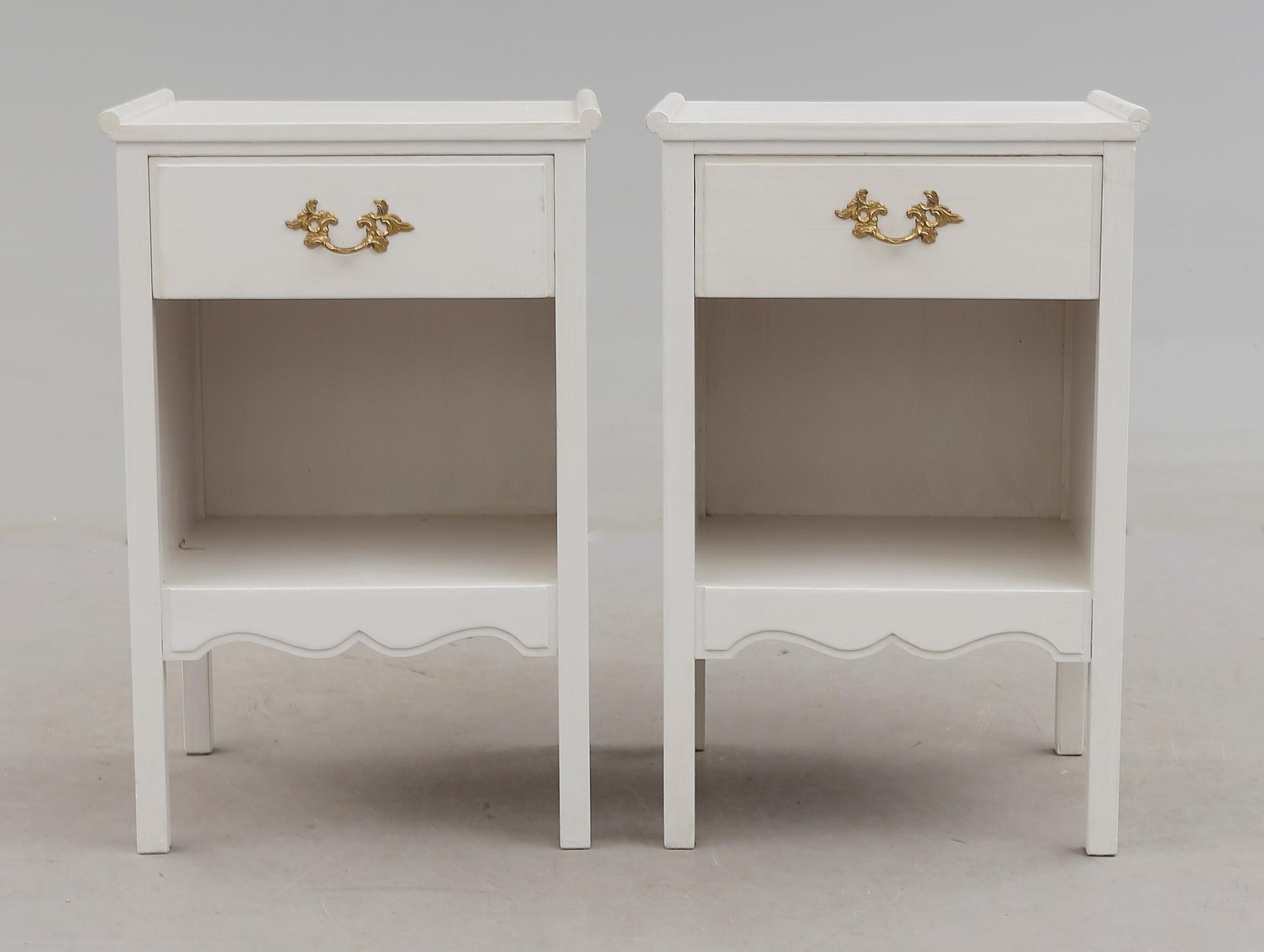 SÄNGBORD, 1 par, 1900-talets mitt.