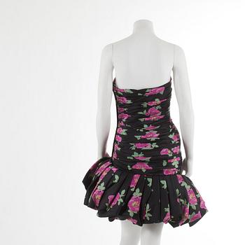 UNGARO, a black floralprinted silk coctaildress, 1988.