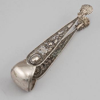 TÄNGER, 5 st, silver samt nysilver, 1800-tal respektive 1900-tal.