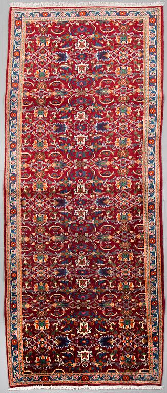 A Moud/Birjand rug, 298 x 120 cm.