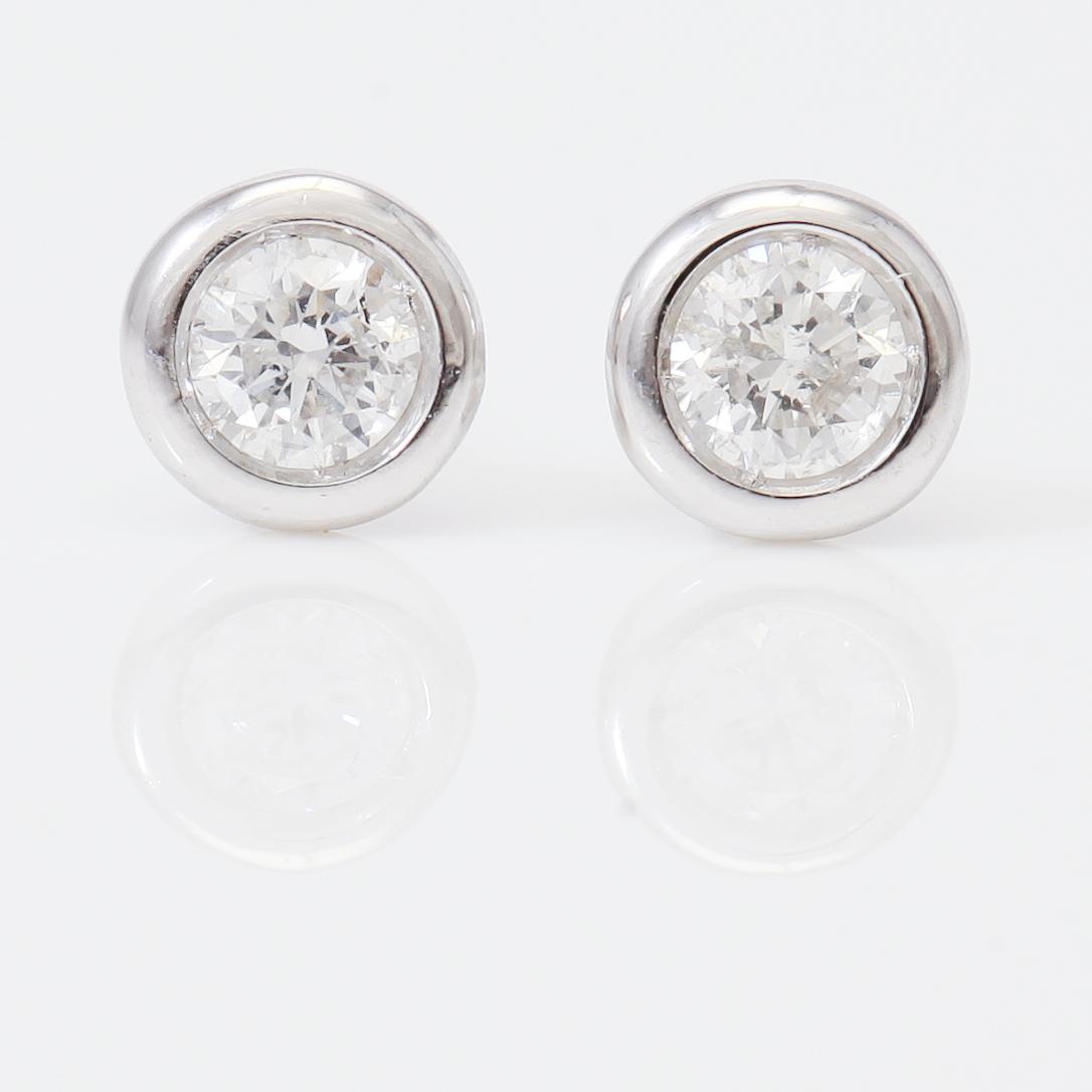ÖRHÄNGEN, 1 par, solitära briljantslipade diamanter totalt ca 0,20 ct.
