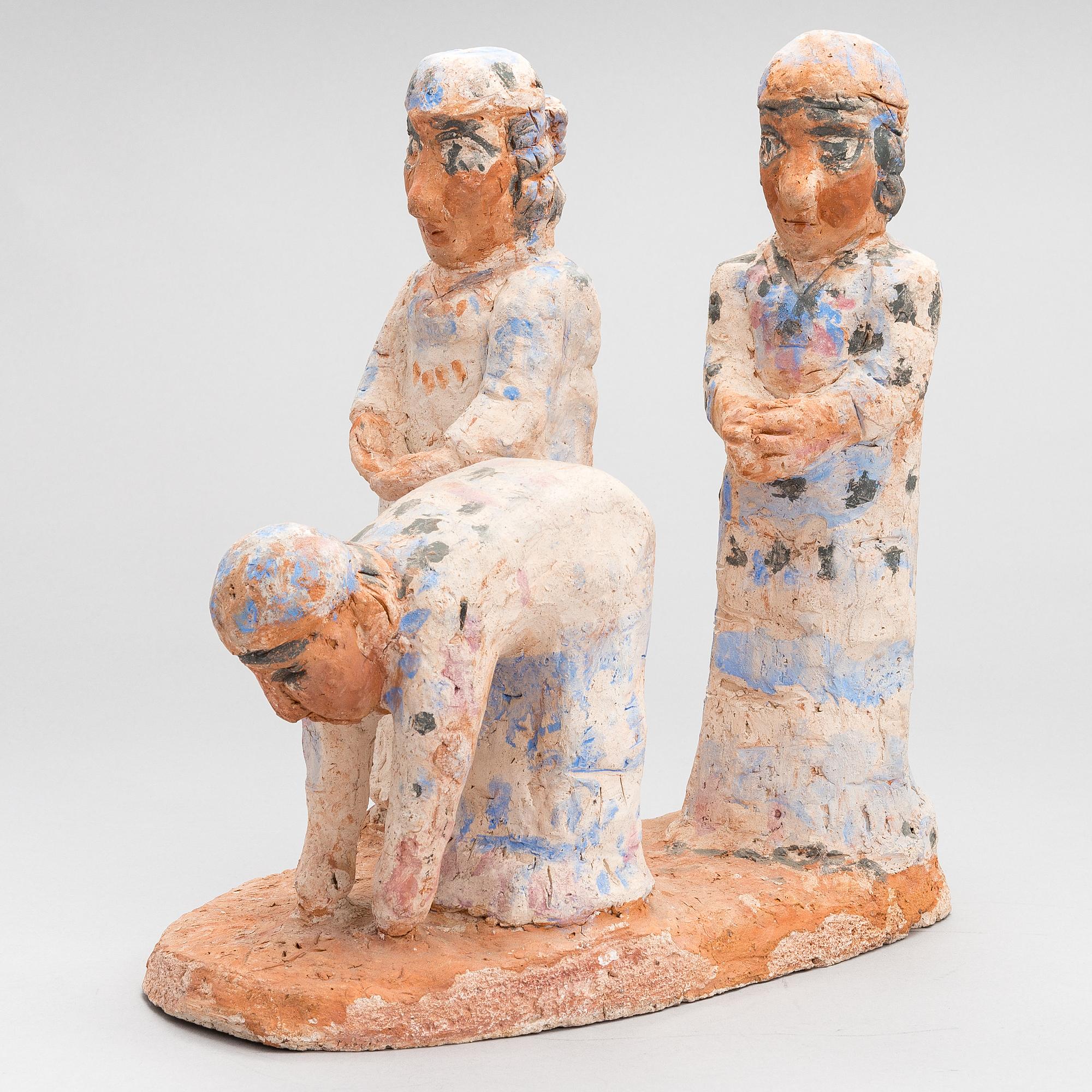 MILJA AARNIO, SKULPTUR, målad terracotta. Signerad och daterad MA -87.