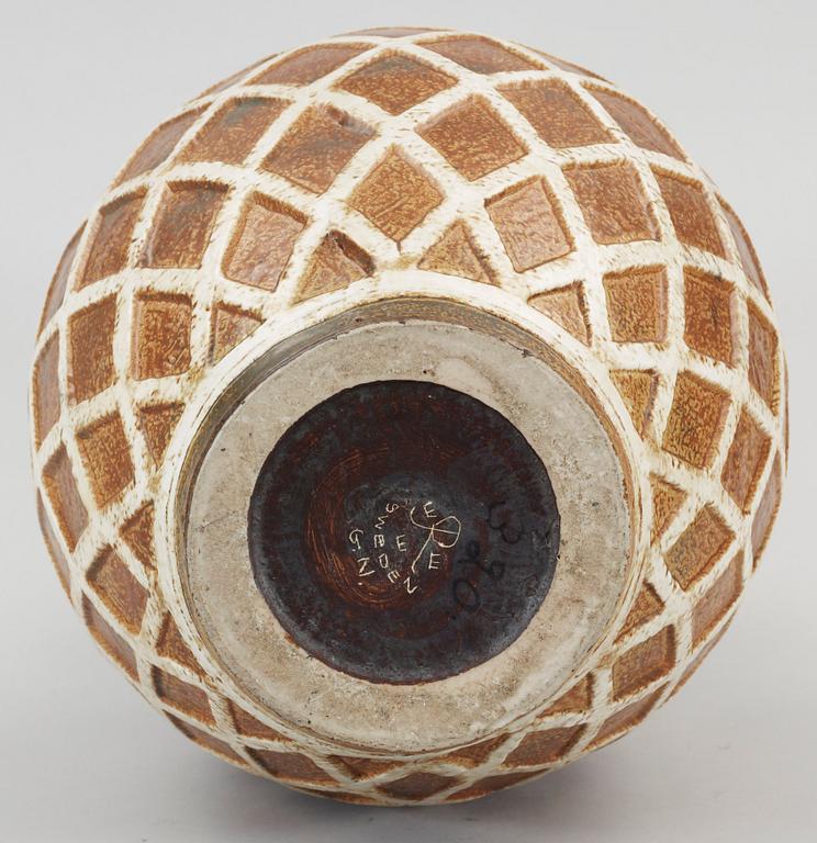 GOLVURNA, chamotterat stengods, Gunnar Nylund, Rörstrand.