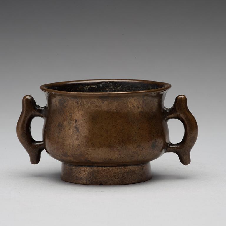 RÖKELSEKAR, brons. Qingdynastin (1644-1912).