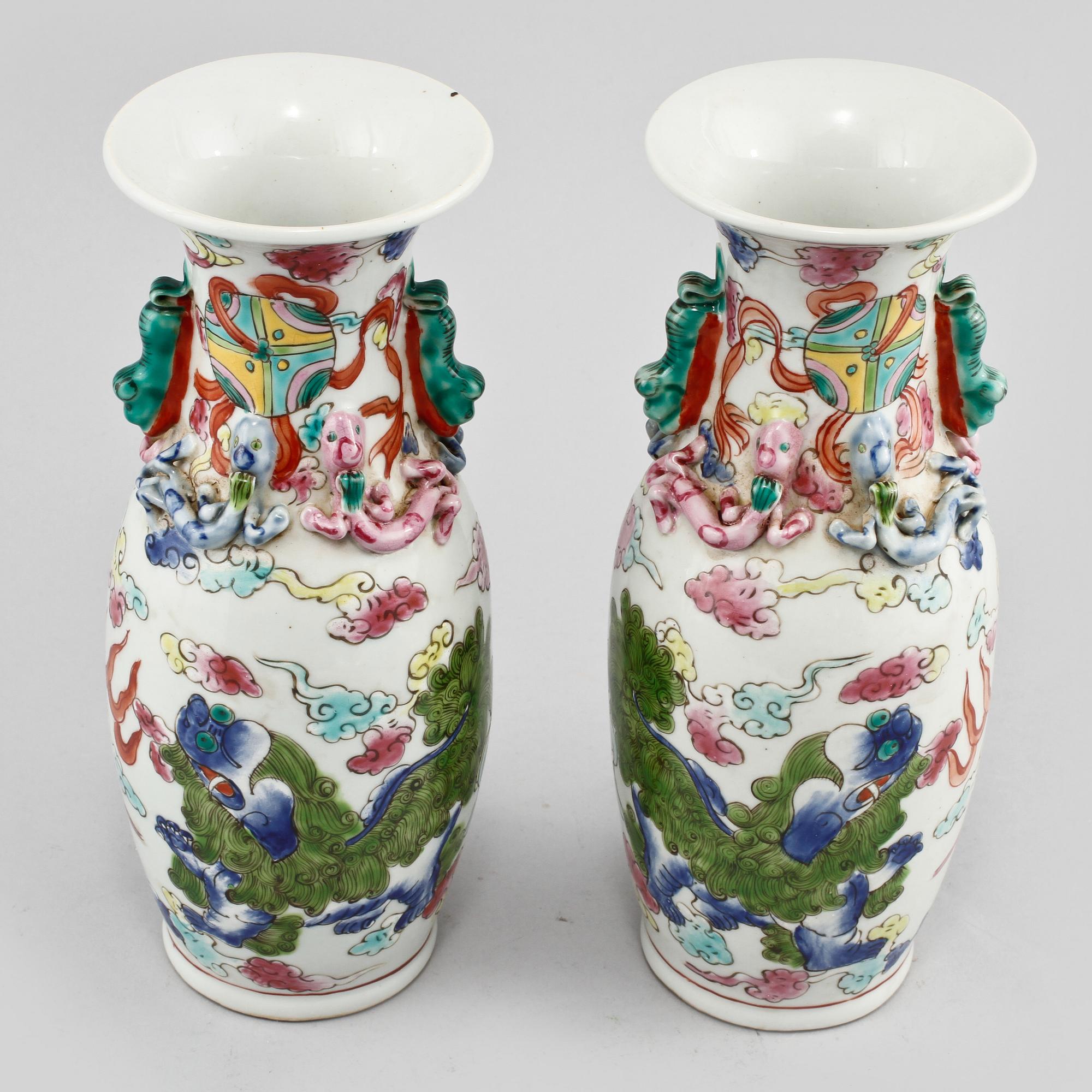 VASER, ett par, porslin, Kina, 1900-tal.