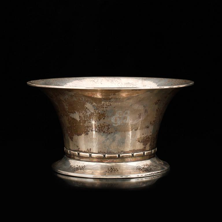 SKÅL, silver, C.G Hallberg, Stockholm, 1924. Tot vikt ca 362 g.