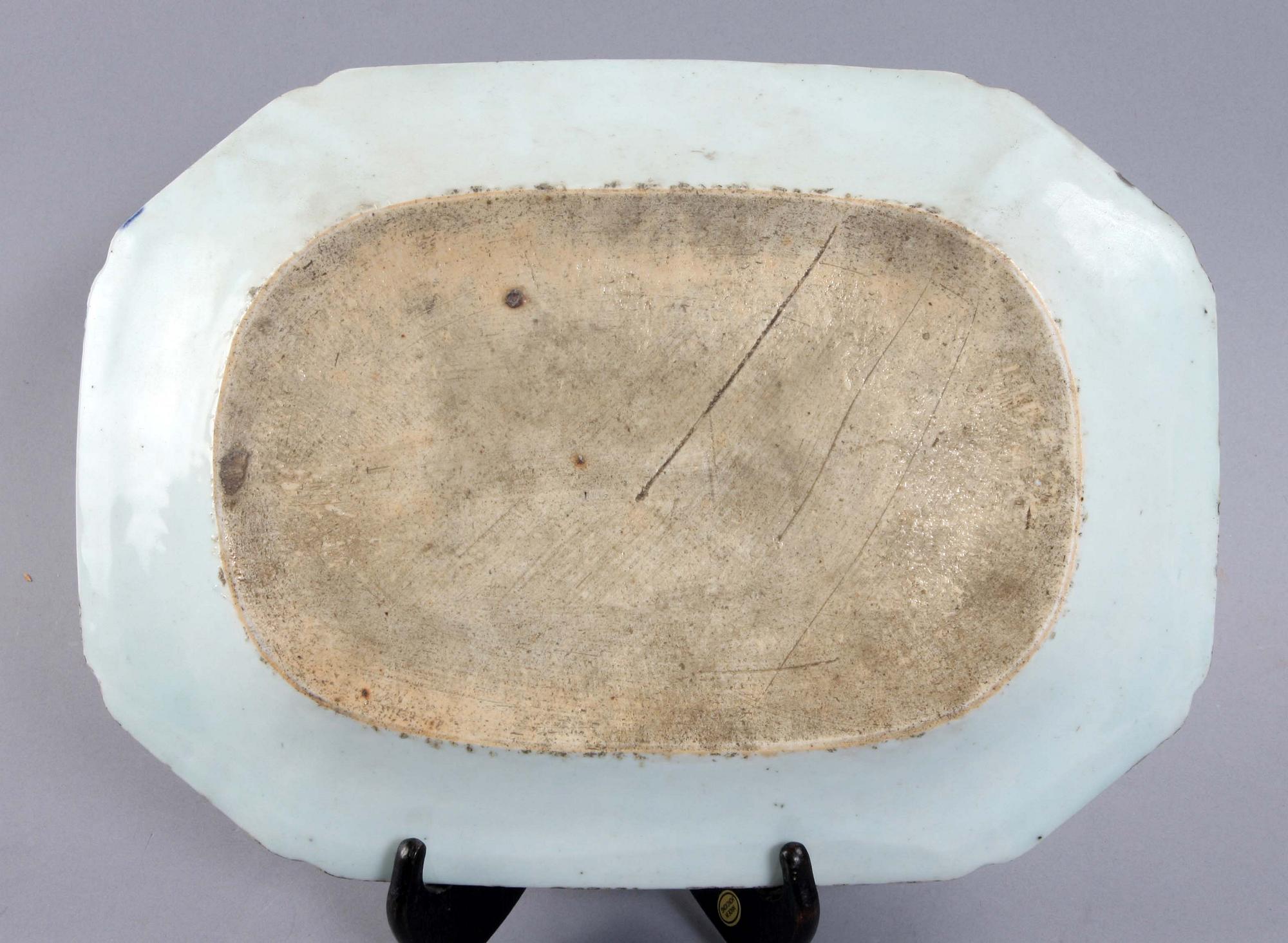 STEKFAT, porslin. Kina, Qianlong, 1700-tal.