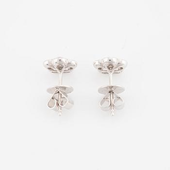 Earrings 18K white gold with brilliant-cut diamonds.