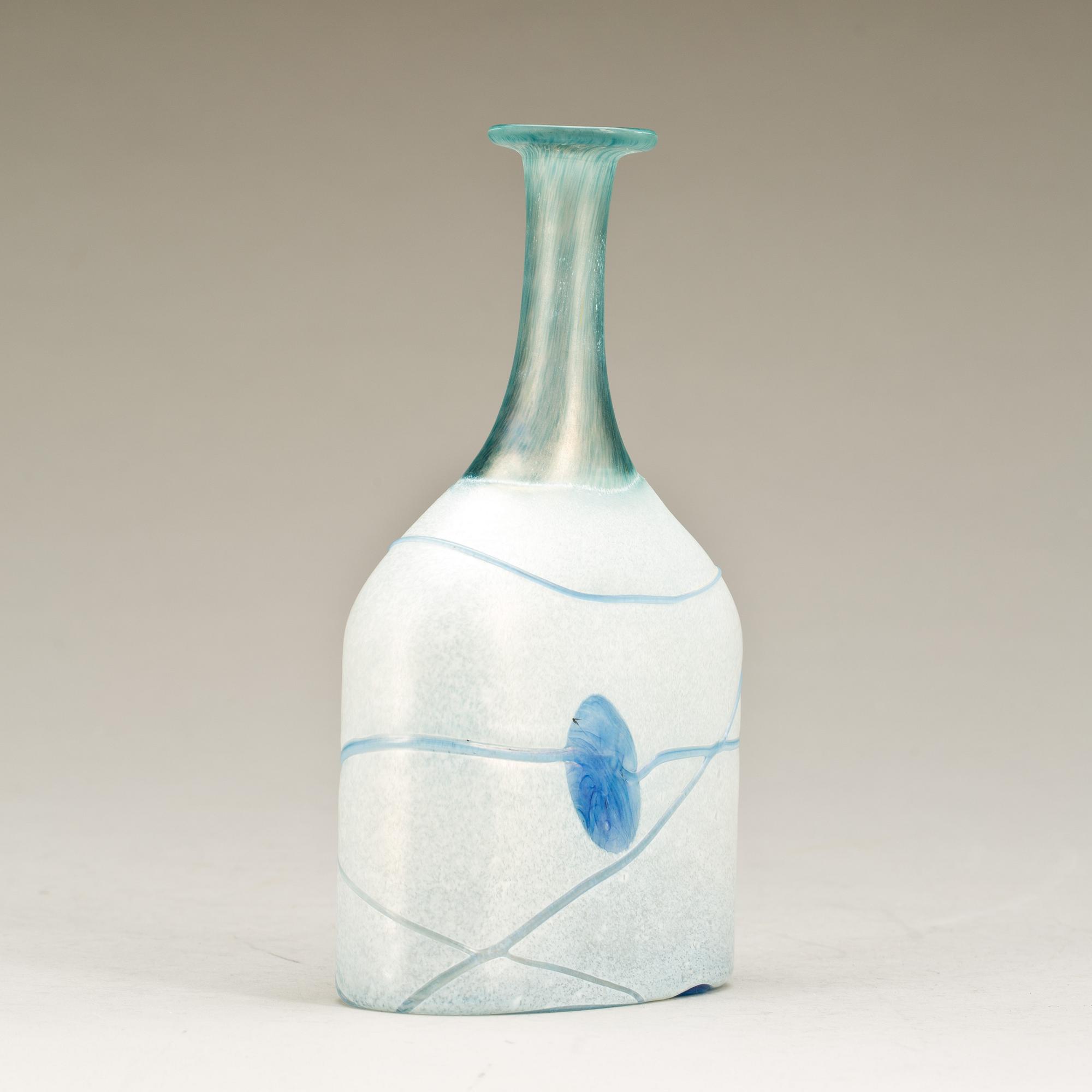 FLASKA/VAS, glas. Kosta Boda, Bertil Vallien.