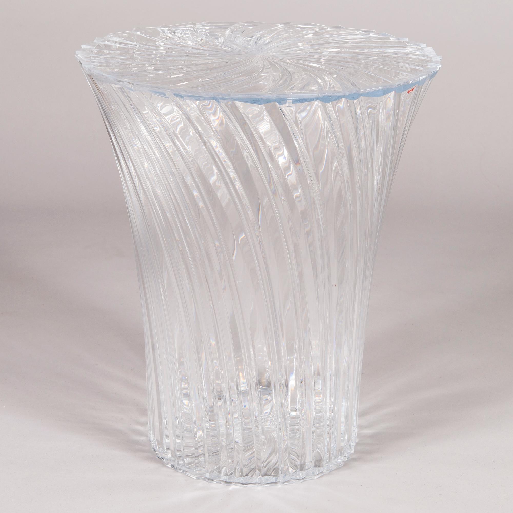 TOKUJIN YOSHIOKA, pall, "Sparkle", Kartell, formgiven i 2013 och presenterad Milan Salone del Mobile.