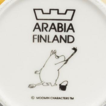 A COLLECTION OF MOOMIN CHARACTERS MUGS AND BOWLS FROM ARABIA.