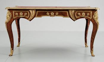 41. SKRIVBORD. Louis XV-stil, omkring år 1900.