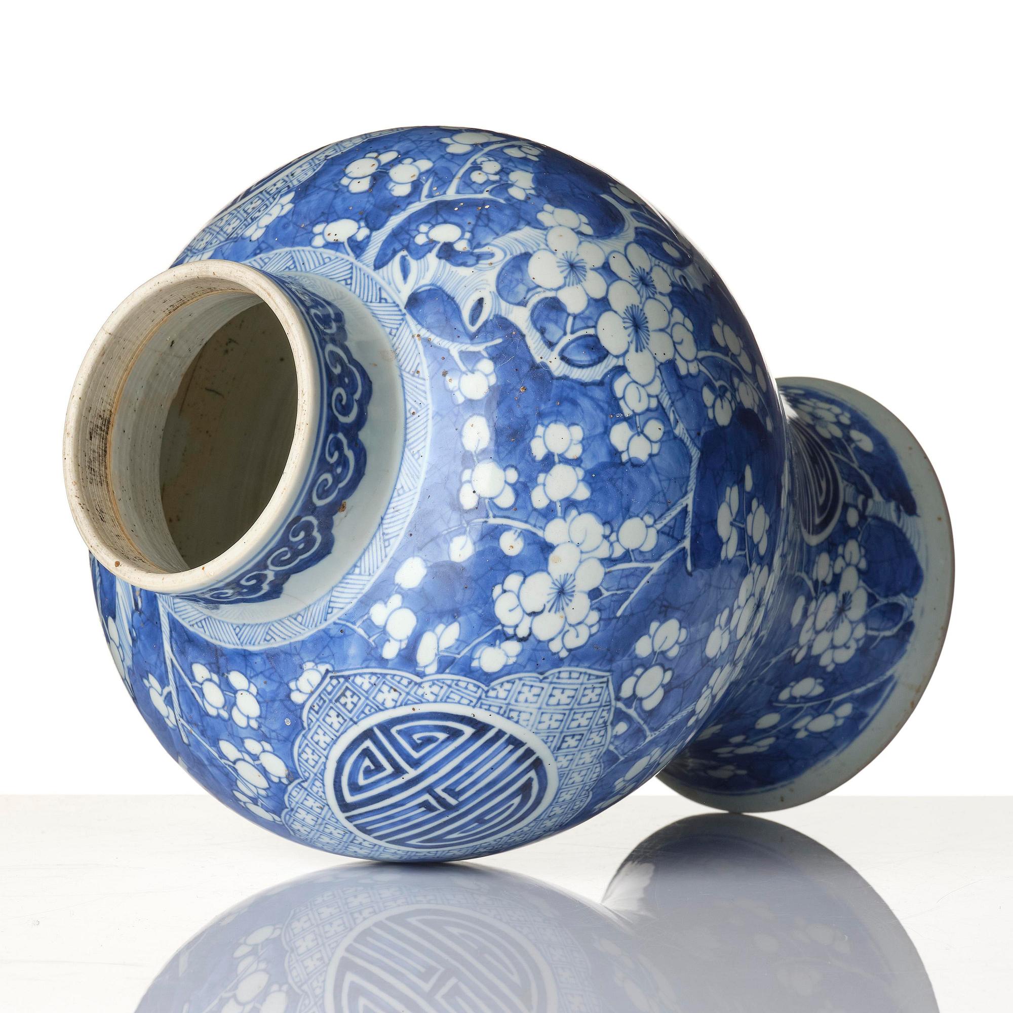 Vas, porslin. Qingdynastin, Kangxi (1662-1722).