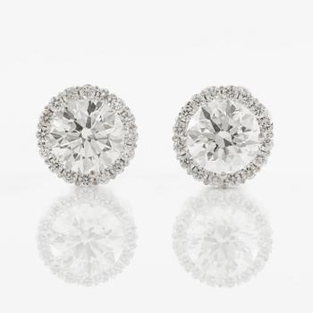 Örhängen 18K vitguld med briljantslipade diamanter.