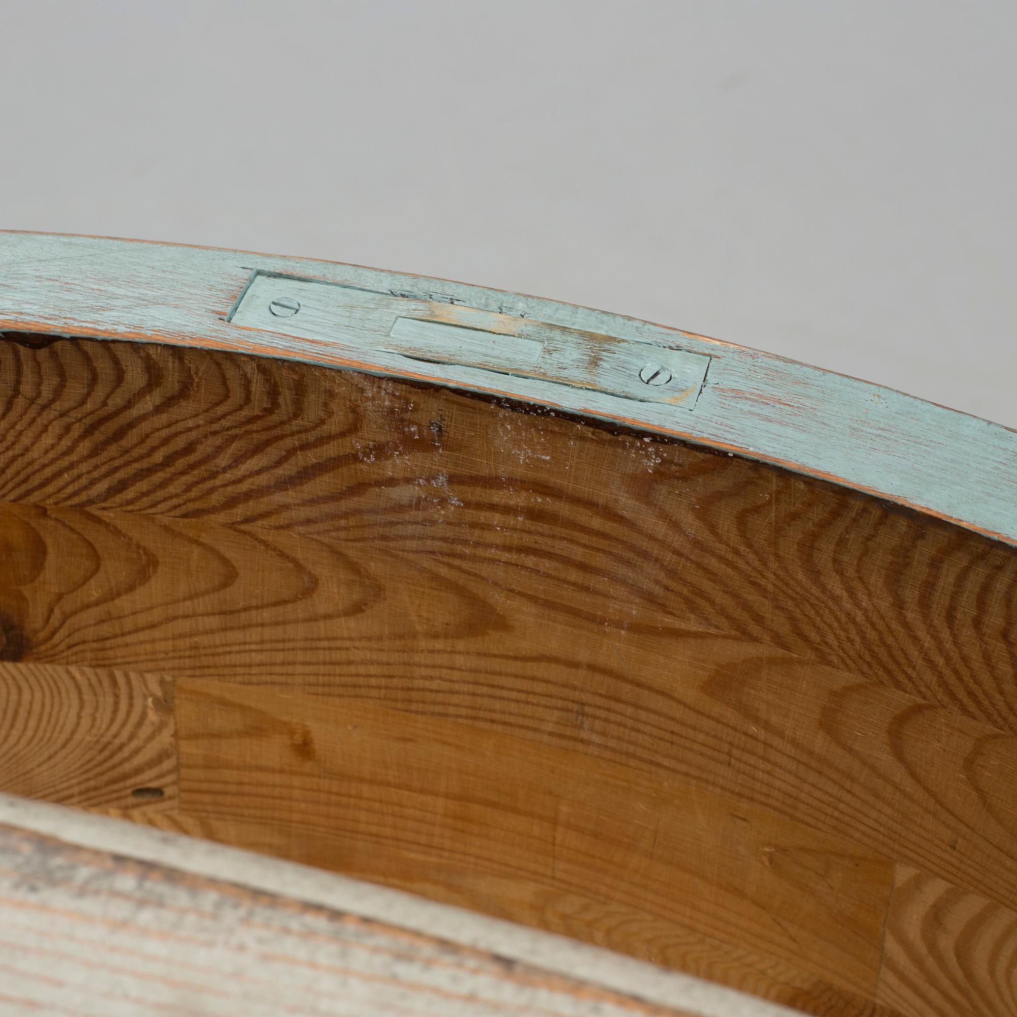 BYRÅ, gustaviansk stil, tidigt 1900-tal.