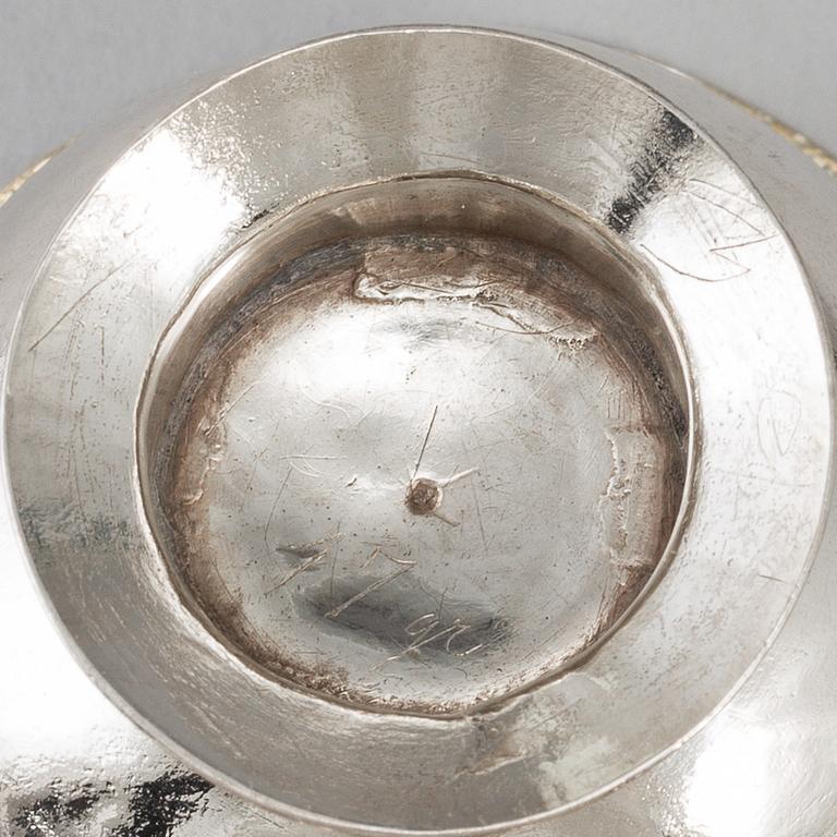 TUMLARE, 2 st samt SUPKOPP, silver, Sverige, 1700-tal.