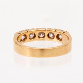 Ring halvallians 18K guld och briljantslipade diamanter.