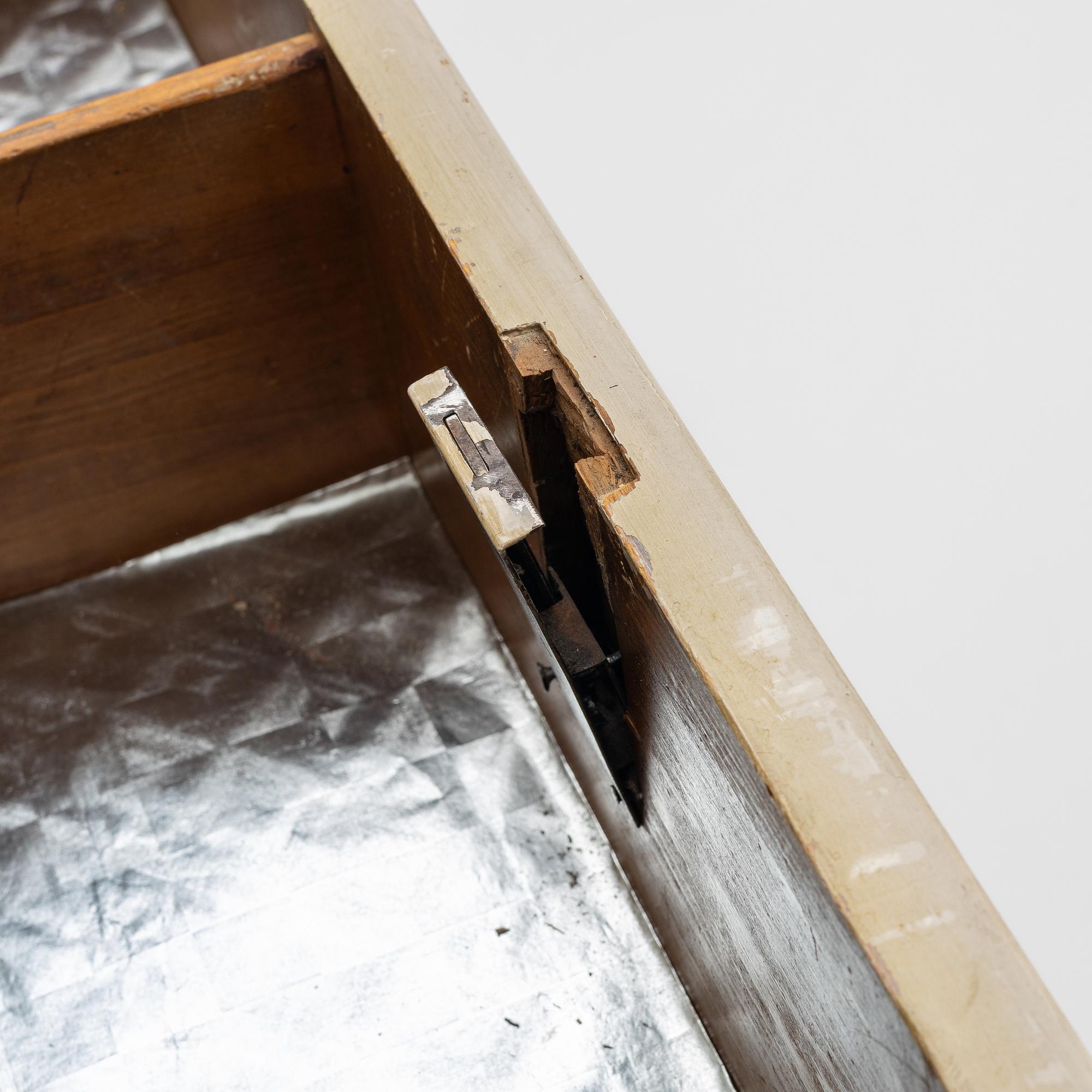 Cabinet, 18th and 19th century.