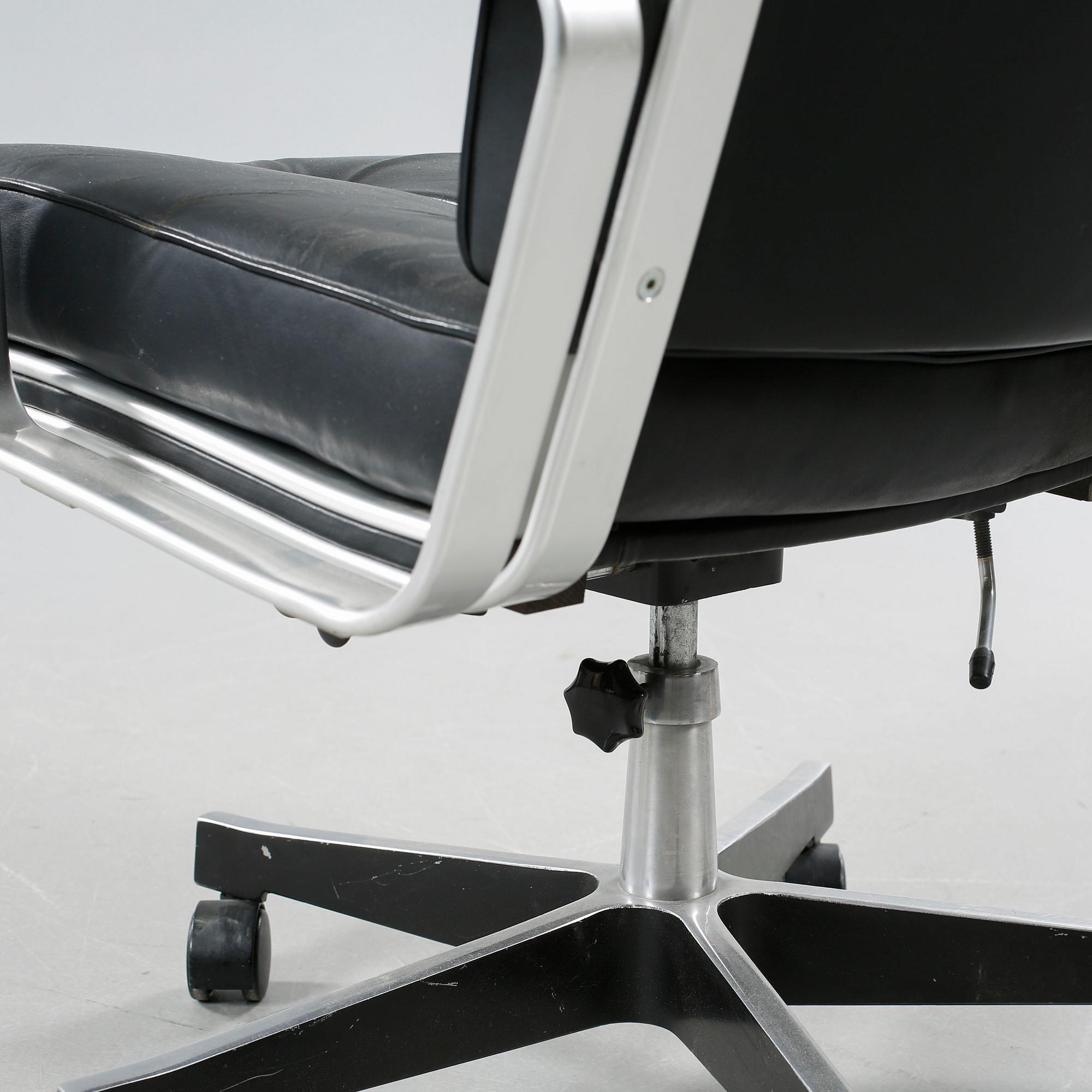 A 1970/80s office chair by Karl Erik Ekselius.